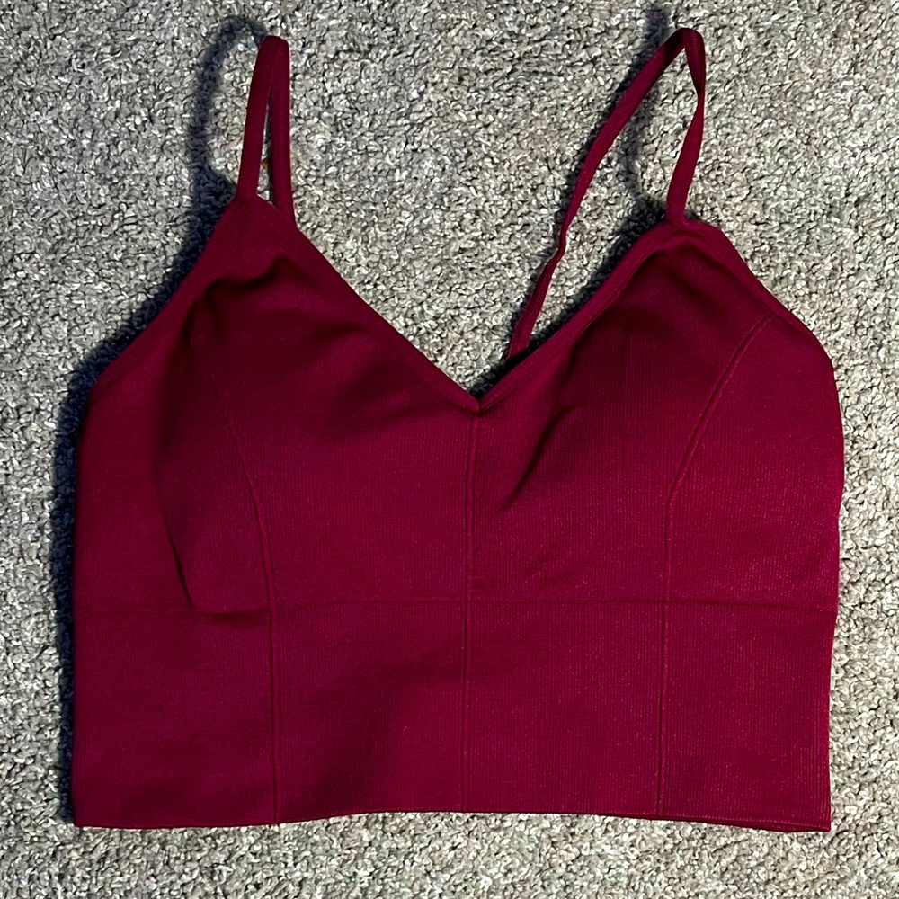Sporty supported crop top